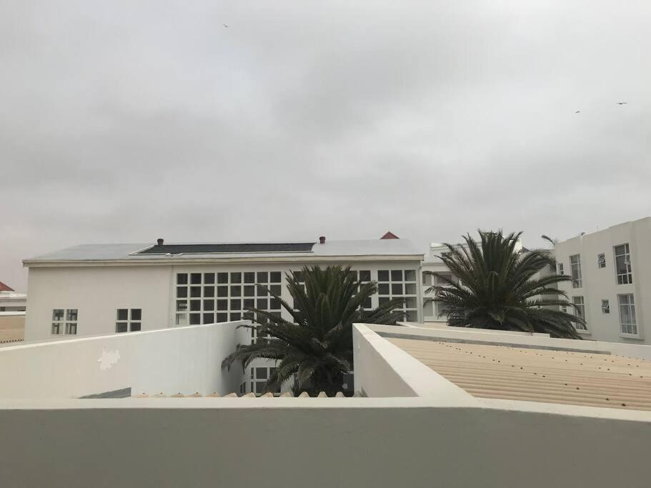 A Zen And Chic Beachfront Apartment 스바코프문트 외부 사진